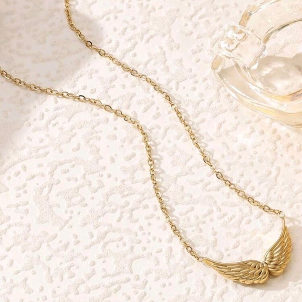 NEW! 18K Gold Plated Wings Pendant Necklace - Picture 2 of 5